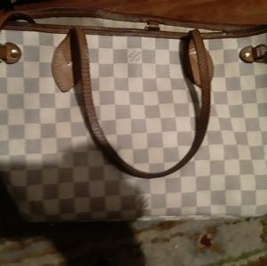 Louis Vuitton and chanel purze